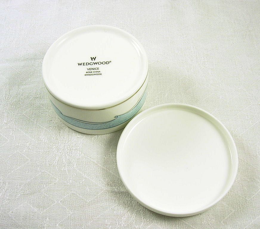 Wedgwood Venice Bone China Vanity Dresser Powder Box/Jar Original Box Wedgwood Venice Bone China Vanity Dresser Powder Box/Jar Original Box