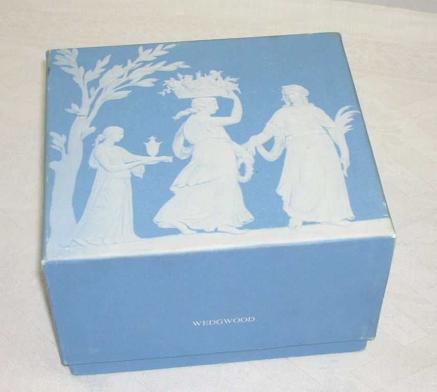Wedgwood Venice Bone China Vanity Dresser Powder Box/Jar Original Box Wedgwood Venice Bone China Vanity Dresser Powder Box/Jar Original Box