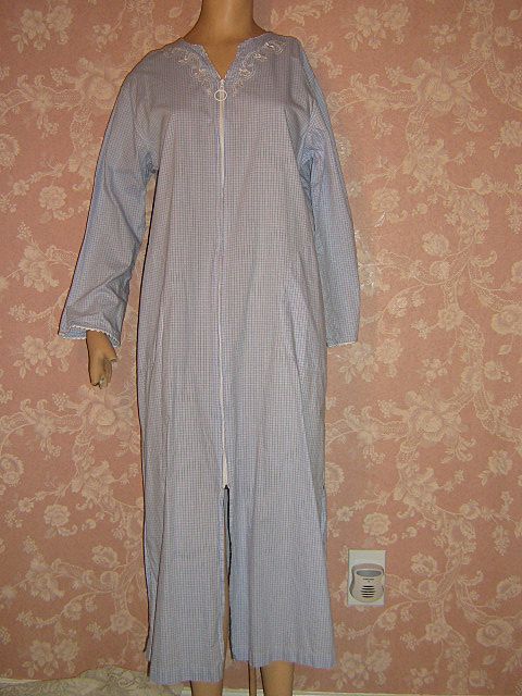 Vintage Rare cotton Miss Elaine Lounge Robe or Nightgown Zip Front S M Vintage Rare cotton Miss Elaine Lounge Robe or Nightgown Zip Front S M