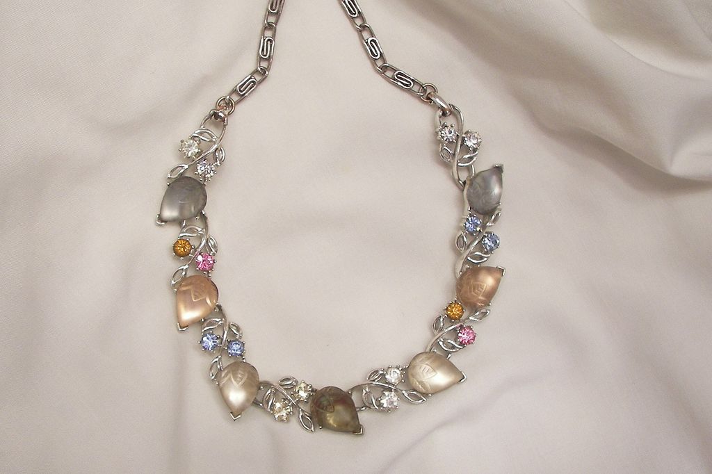 Lovely Lisner Frosted givre opaque molded Lucite pastel rhinestone Necklace Lovely Lisner Frosted givre opaque molded Lucite pastel rhinestone Necklace