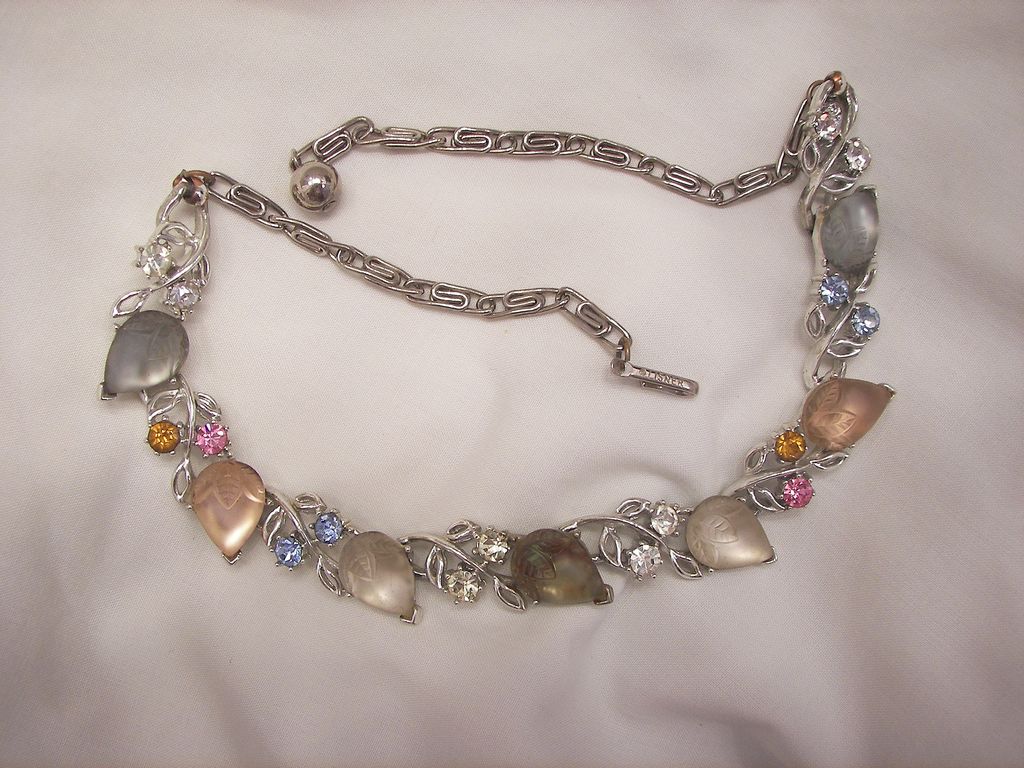 Lovely Lisner Frosted givre opaque molded Lucite pastel rhinestone Necklace Lovely Lisner Frosted givre opaque molded Lucite pastel rhinestone Necklace
