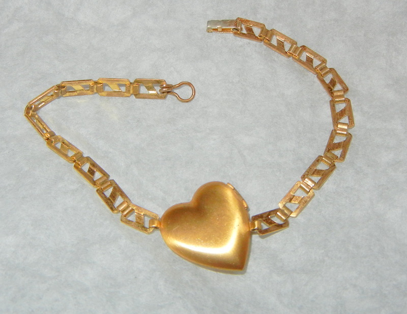 Vintage sweetheart Eagle emblem Heart Locket link Bracelet Vintage sweetheart Eagle emblem Heart Locket link Bracelet