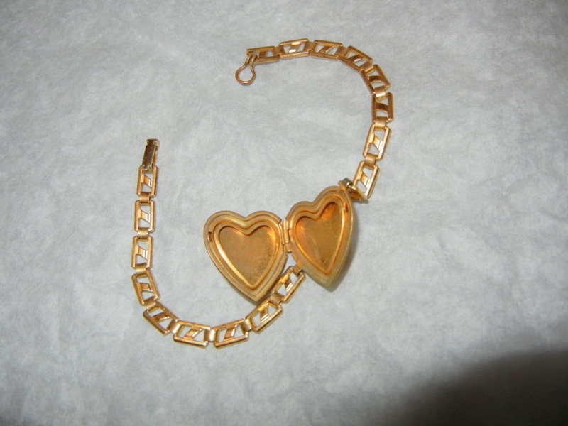 Vintage sweetheart Eagle emblem Heart Locket link Bracelet Vintage sweetheart Eagle emblem Heart Locket link Bracelet