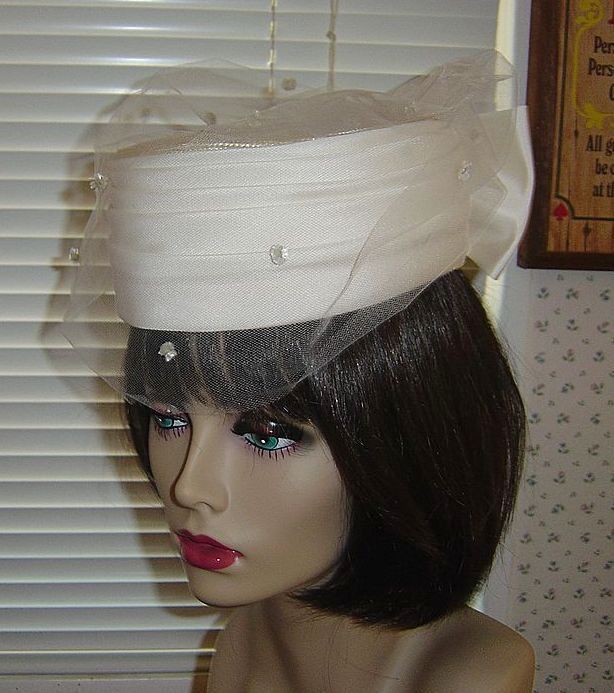 Elegant Vintage Off White Wedding Hat by Plaza Suite Elegant Vintage Off White Wedding Hat by Plaza Suite