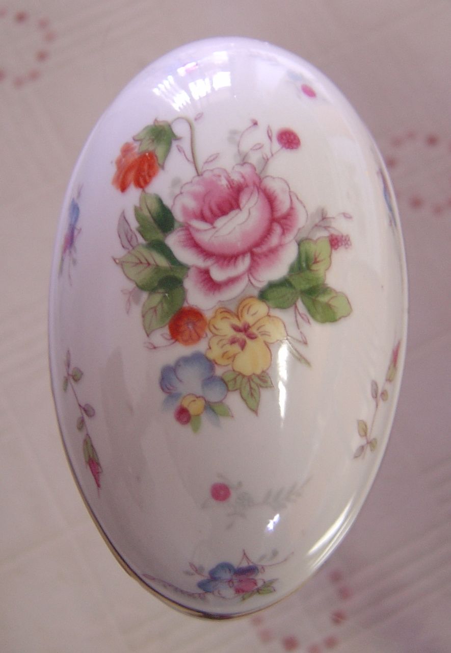 Vintage Porcelain Powder Jar or Trinket Box SRG Japan Vintage Porcelain Powder Jar or Trinket Box SRG Japan