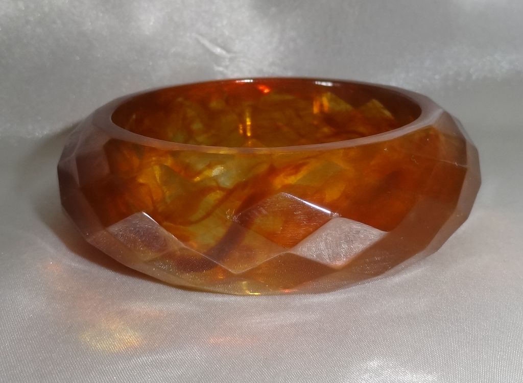 Vintage Faceted Marbled End of Day Lucite Bangle Bracelet Vintage Faceted Marbled End of Day Lucite Bangle Bracelet