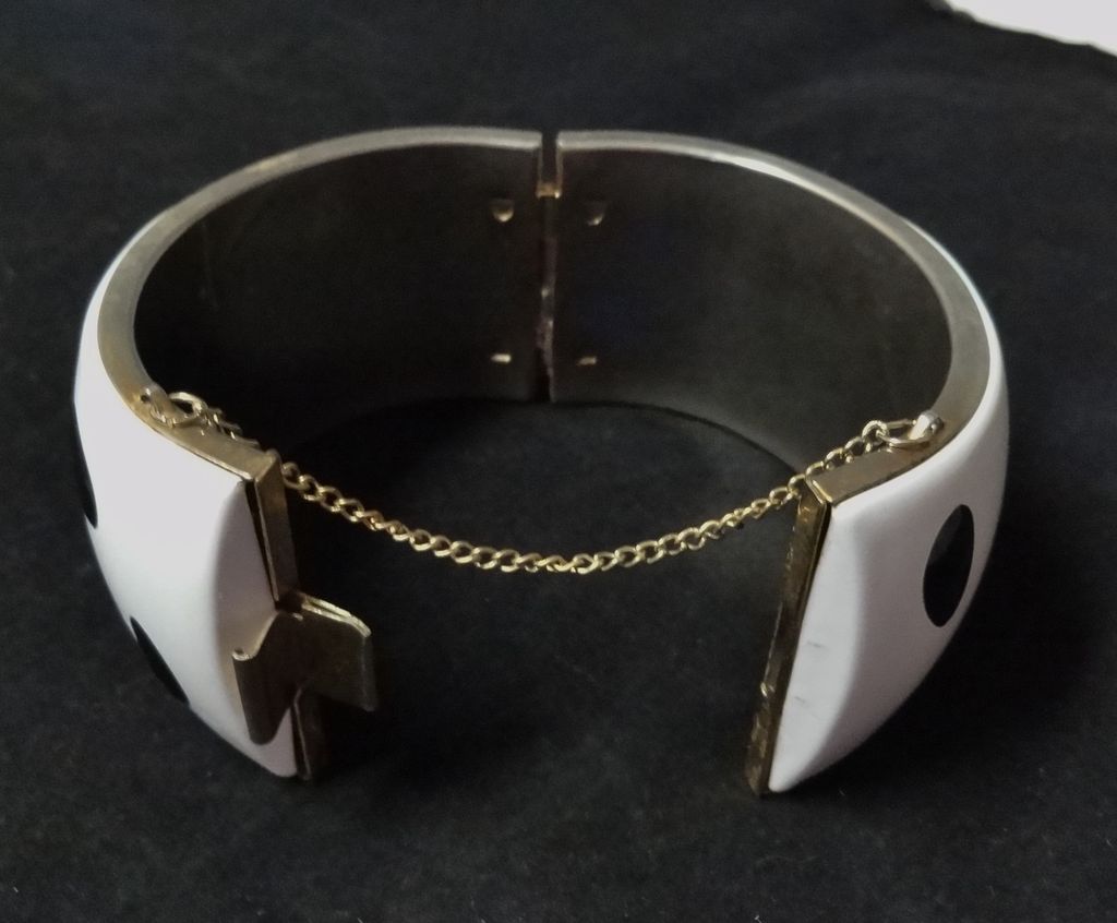 Vintage WIDE Enamel Metal and Lucite Hinged Bracelet MOD Vintage WIDE Enamel Metal and Lucite Hinged Bracelet MOD