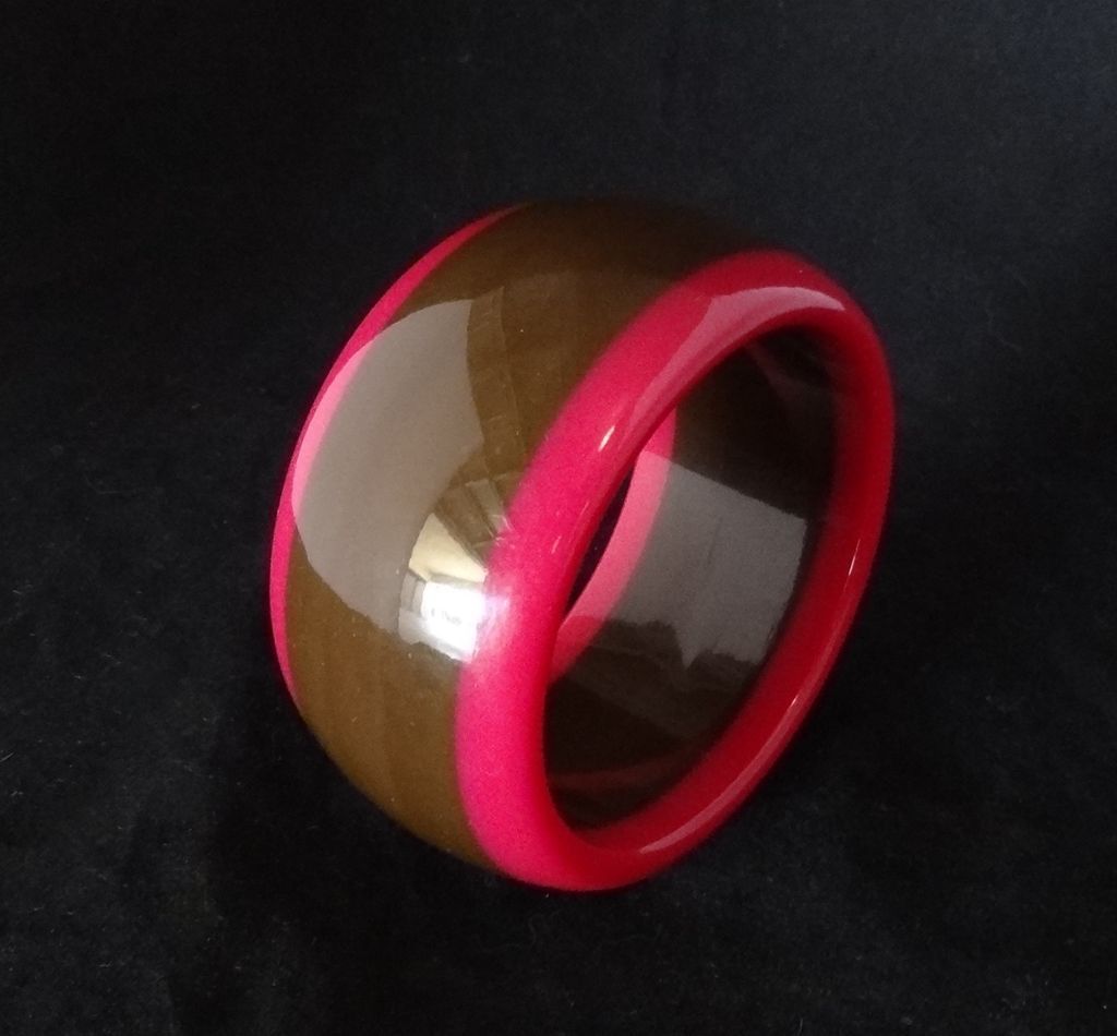 Vintage Brown and Magenta Lucite Bangle Bracelet Vintage Brown and Magenta Lucite Bangle Bracelet