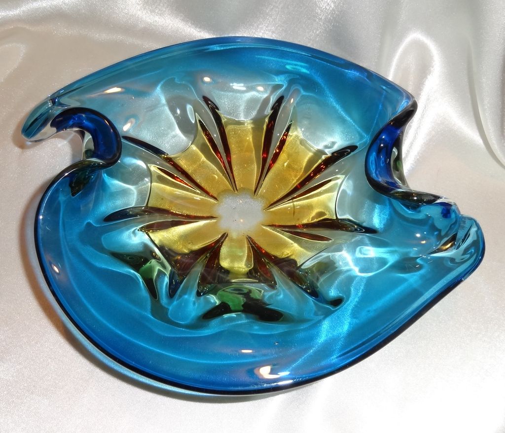 Gorgeous Vintage Blue and Amber Art Glass Bowl Gorgeous Vintage Blue and Amber Art Glass Bowl