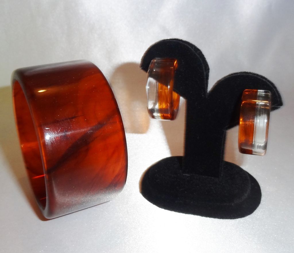 Vintage Sliced Clear and Brown Lucite Hoop Earrings Vintage Sliced Clear and Brown Lucite Hoop Earrings