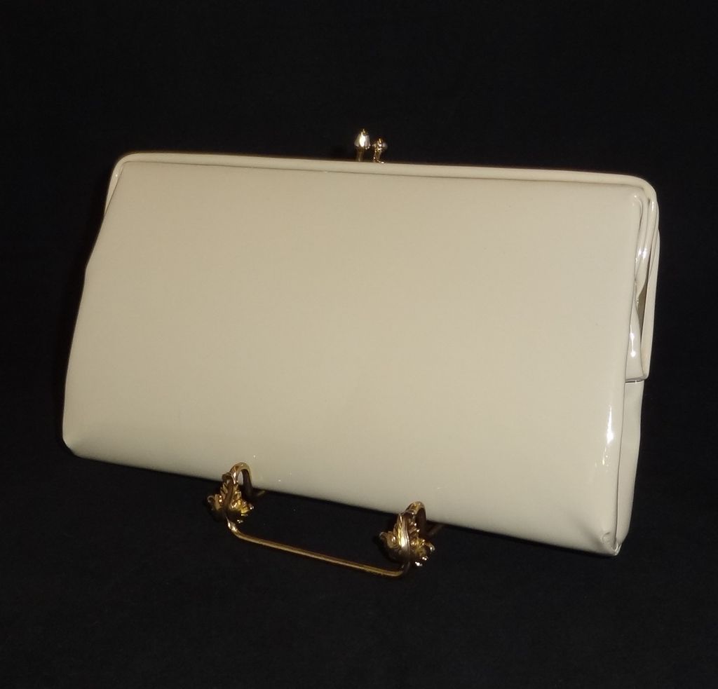 Sixties Vintage Shiny Off-White Vinyl Convertible Clutch Purse Sixties Vintage Shiny Off-White Vinyl Convertible Clutch Purse