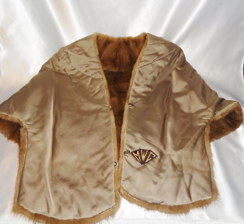 Vintage Elegant 1960's Mink Stole with Collar by Alaska Furriers Vintage Elegant 1960's Mink Stole with Collar by Alaska Furriers