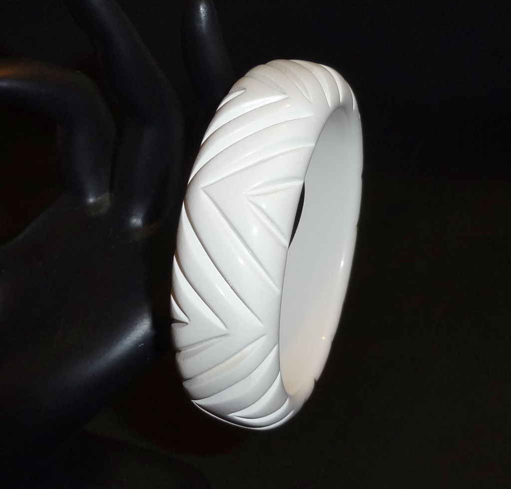Vintage Carved White Resin Bangle Bracelet Vintage Carved White Resin Bangle Bracelet