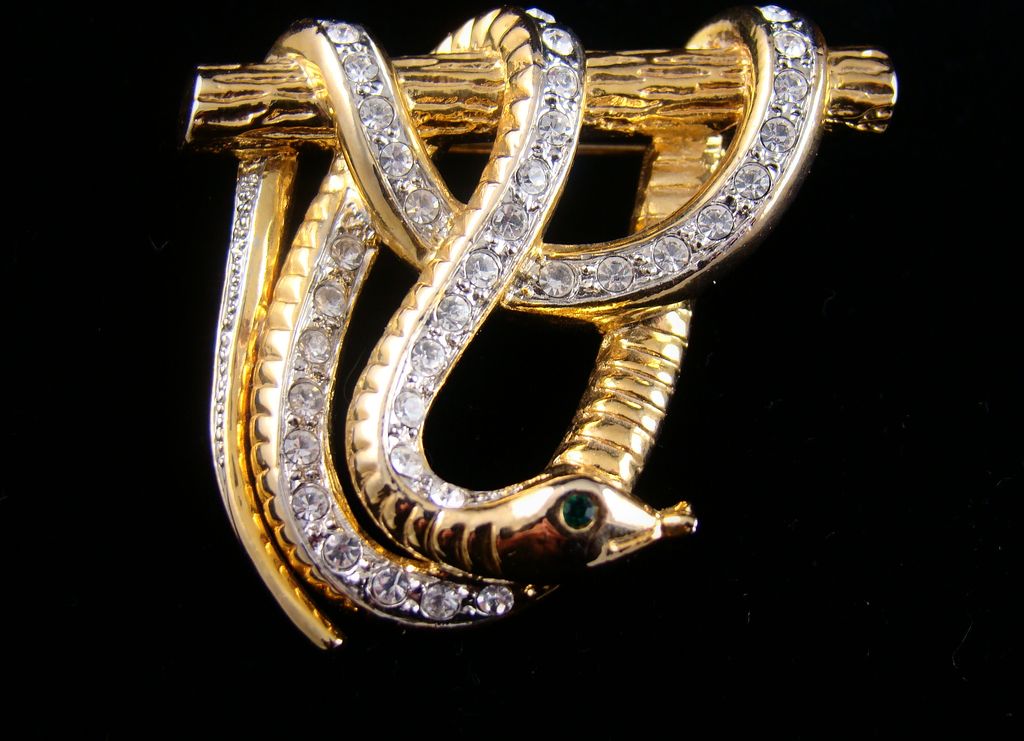 Designer Quality Rhinestone Hanging Snake Brooch Designer Quality Rhinestone Hanging Snake Brooch