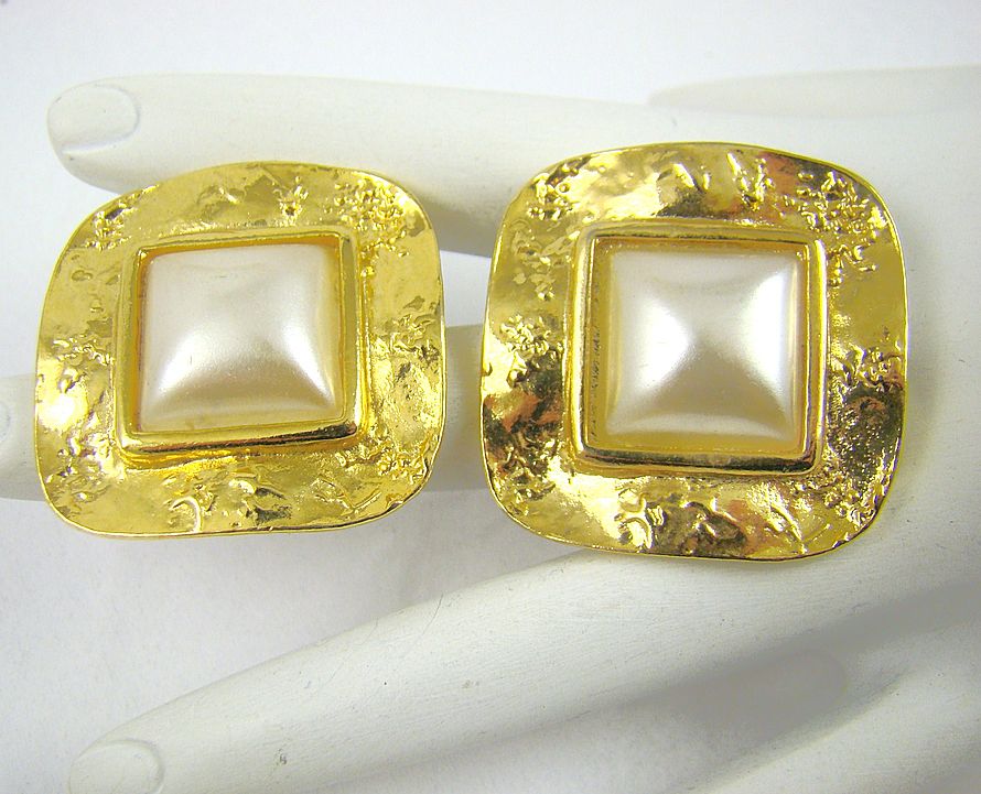 Vintage D'Or Simulated Pearl and Gold Told Shoe Clips Vintage D'Or Simulated Pearl and Gold Told Shoe Clips
