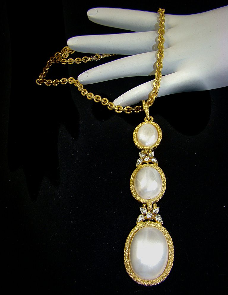 Rare Stunning Crown Trifari Pendant and Chain~ Imitation Pearls and Rhinestones Rare Stunning Crown Trifari Pendant and Chain~ Imitation Pearls and Rhinestones