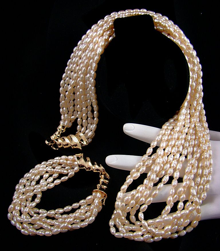 Classic Luxurious Imitation Freshwater Pearl Demi Parure Classic Luxurious Imitation Freshwater Pearl Demi Parure