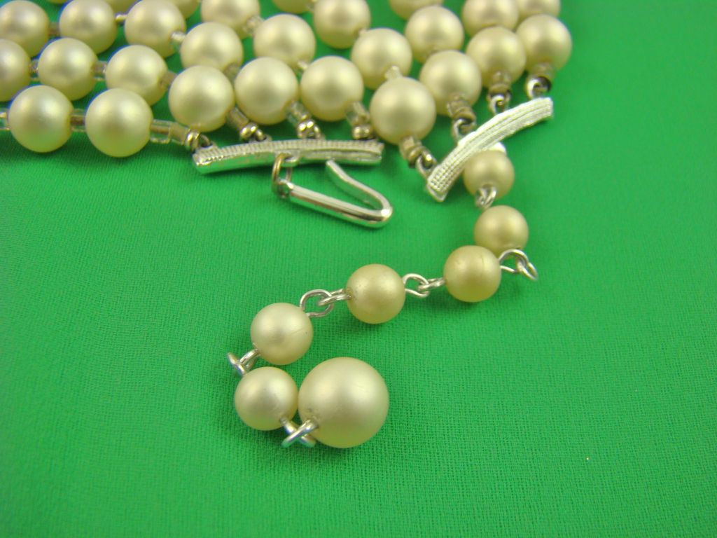 White Satin Imitation Pearl Necklace ~ Signed White Satin Imitation Pearl Necklace ~ Signed
