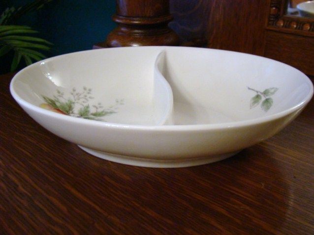 Discontinued 1960s Syracuse Carefree China Oval Divided Bowl ~ Wayside ~Mint Discontinued 1960s Syracuse Carefree China Oval Divided Bowl ~ Wayside ~Mint