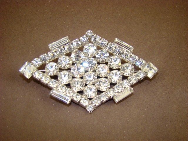 Brilliant Rhinestone Concave Diamond Shaped Brooch Brilliant Rhinestone Concave Diamond Shaped Brooch