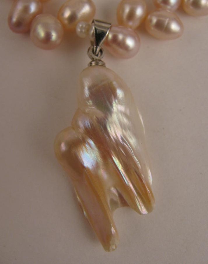15" Pale Mauve Pink Fresh Water Pearl Necklace w/ Baroque Pearl Drop 15" Pale Mauve Pink Fresh Water Pearl Necklace w/ Baroque Pearl Drop