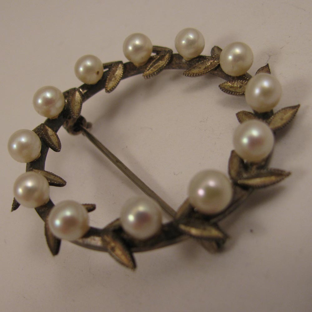1940s-50s Sterling Silver Cultured Pearl Wreath Brooch 1940s-50s Sterling Silver Cultured Pearl Wreath Brooch