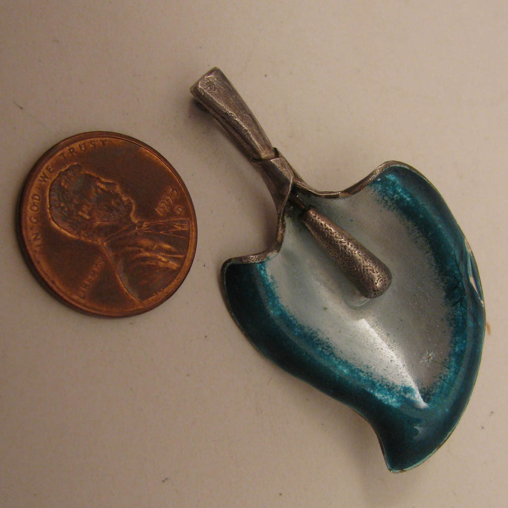 Vintage Sterling Silver Enameled Calla Lily Flower Brooch Vintage Sterling Silver Enameled Calla Lily Flower Brooch