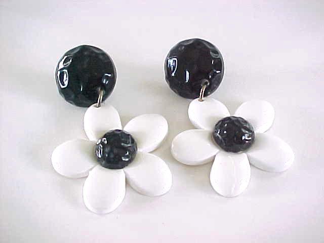 Flower Power Earrings Black & White Vintage Pierced Large Flower Power Earrings Black & White Vintage Pierced Large