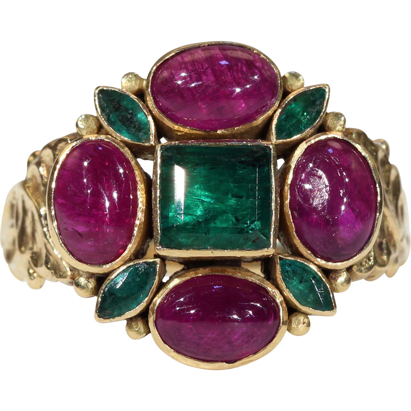 Fabulous Vintage Emerald and Ruby Ring in 18k Gold, French Fabulous Vintage Emerald and Ruby Ring in 18k Gold, French