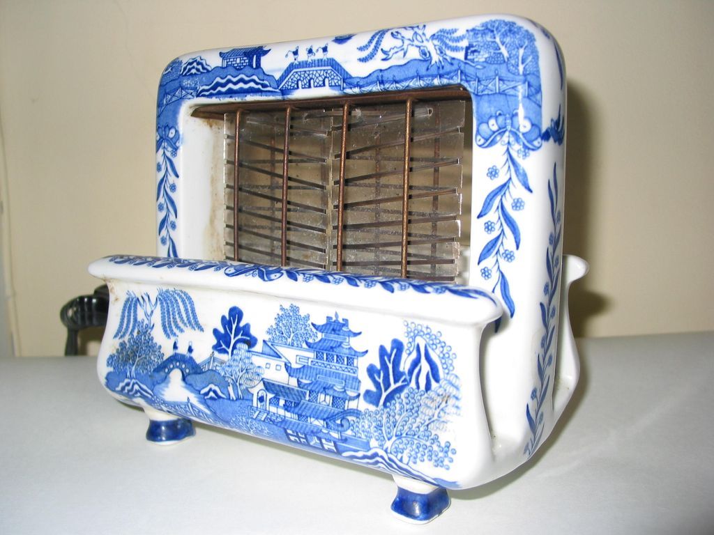 Rare Toastrite Blue Willow Ceramic Electric Toaster from waynemattox
