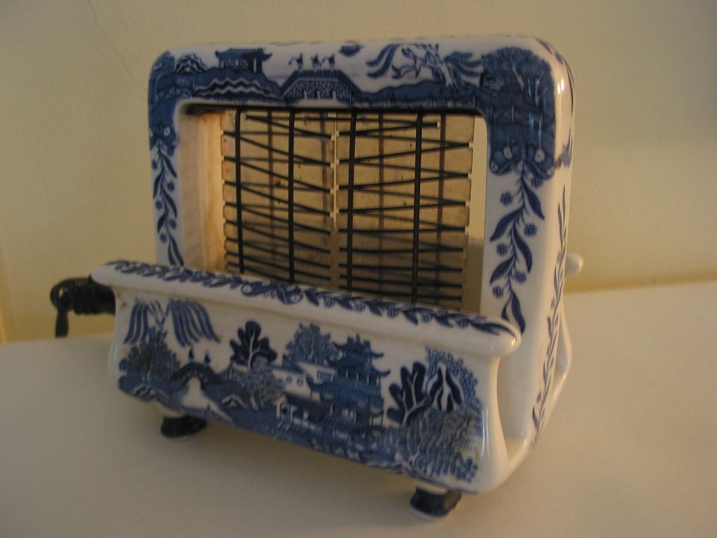 Rare Toastrite Blue Willow Ceramic Electric Toaster from waynemattox