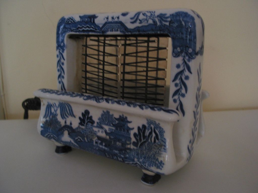 Rare Toastrite Blue Willow Ceramic Electric Toaster from waynemattox