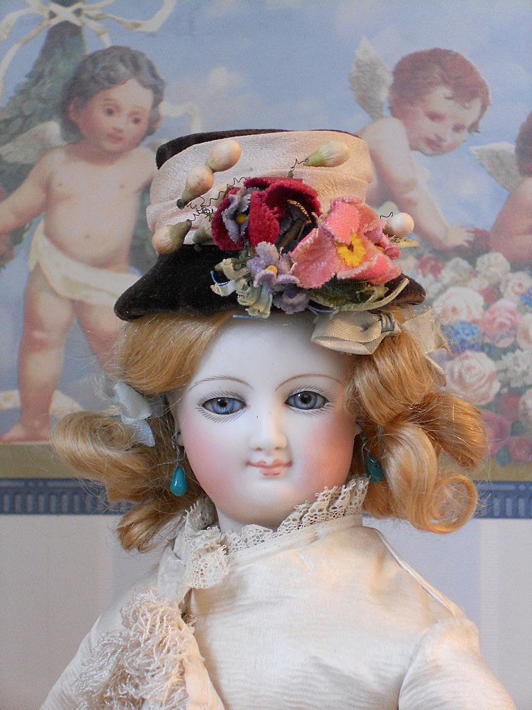 ~~~ Superb all original Antique Fashion Doll Hat with Box / 1875 ~~~ ~~~ Superb all original Antique Fashion Doll Hat with Box / 1875 ~~~