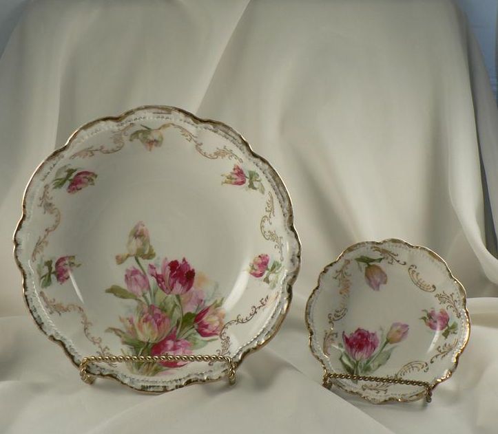 Early 20th Century Large Signed Berry Bowl With 6 Smaller Single Matching Bowls. Early 20th Century Large Signed Berry Bowl With 6 Smaller Single Matching Bowls.