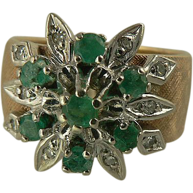 Striking Emerald & Diamond Ring, Size 7.75, 14k Gold. Striking Emerald & Diamond Ring, Size 7.75, 14k Gold.