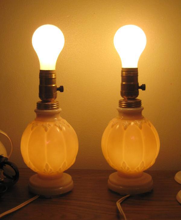 Aladdin Alacite G44 Lamps with Night Light in Base pair Aladdin Alacite G44 Lamps with Night Light in Base pair