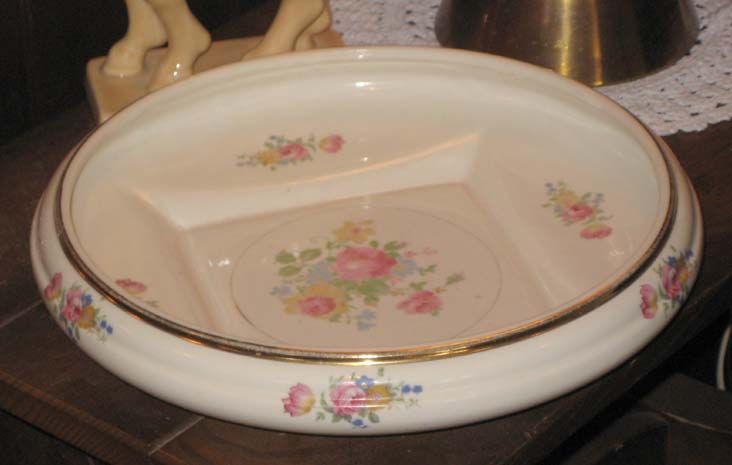 Abingdon Centerpiece Bowl #518 with floral decoration and gold trim Abingdon Centerpiece Bowl #518 with floral decoration and gold trim