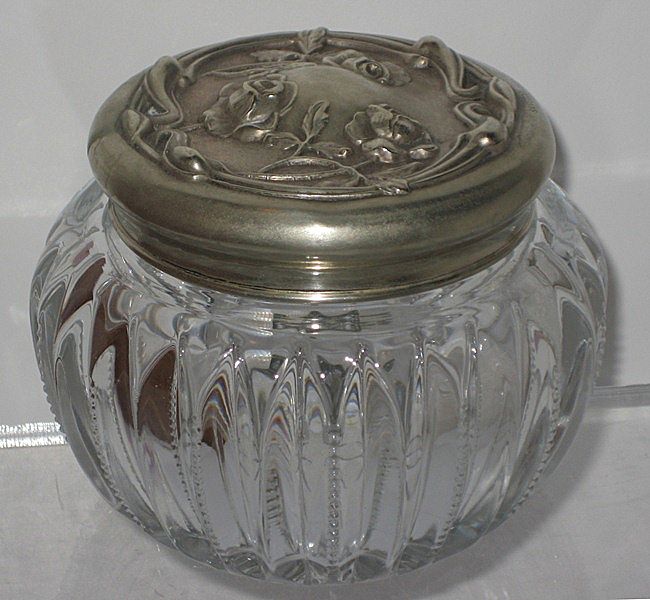 Heisey Glass No. 4 Puff Box Silveroin Lid Heisey Glass No. 4 Puff Box Silveroin Lid
