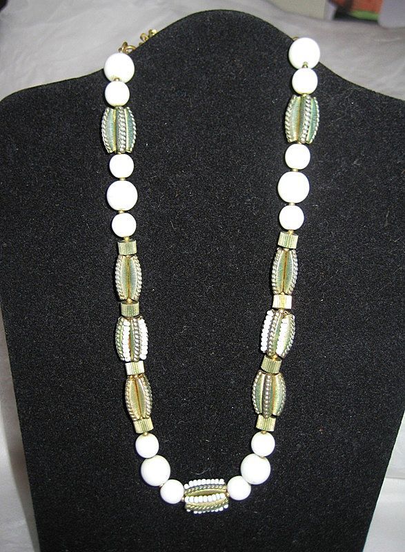 Miriam Haskell Necklace pretty glass & metal bead design Miriam Haskell Necklace pretty glass & metal bead design