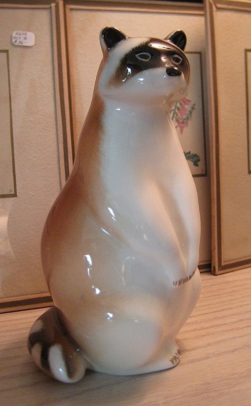 Lomonosov Porcelain Raccoon Standing Lomonosov Porcelain Raccoon Standing