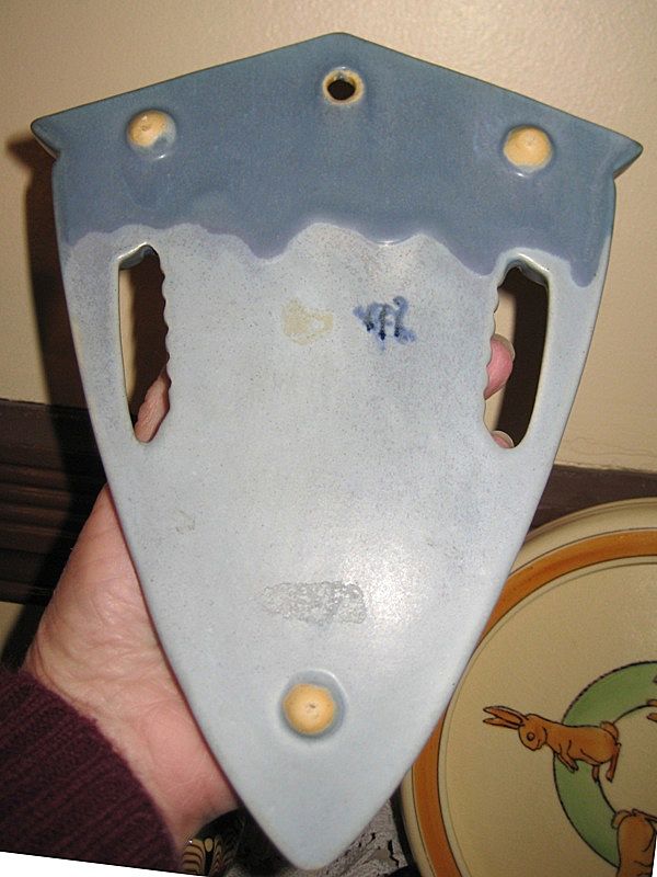 Roseville 1910 Carnelian I Wall Pocket light blue Roseville 1910 Carnelian I Wall Pocket light blue