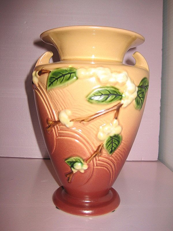 Roseville Snowberry 8" pink Vase Roseville Snowberry 8" pink Vase