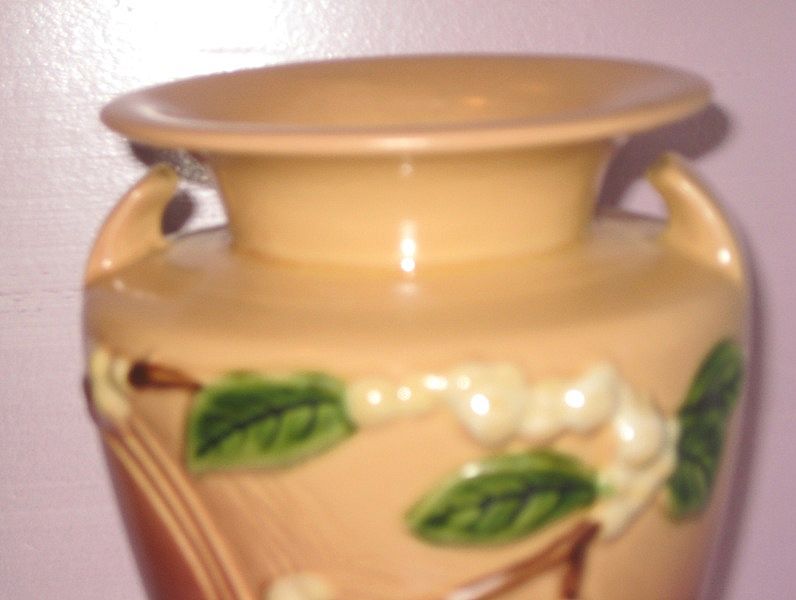 Roseville Snowberry 8" pink Vase Roseville Snowberry 8" pink Vase