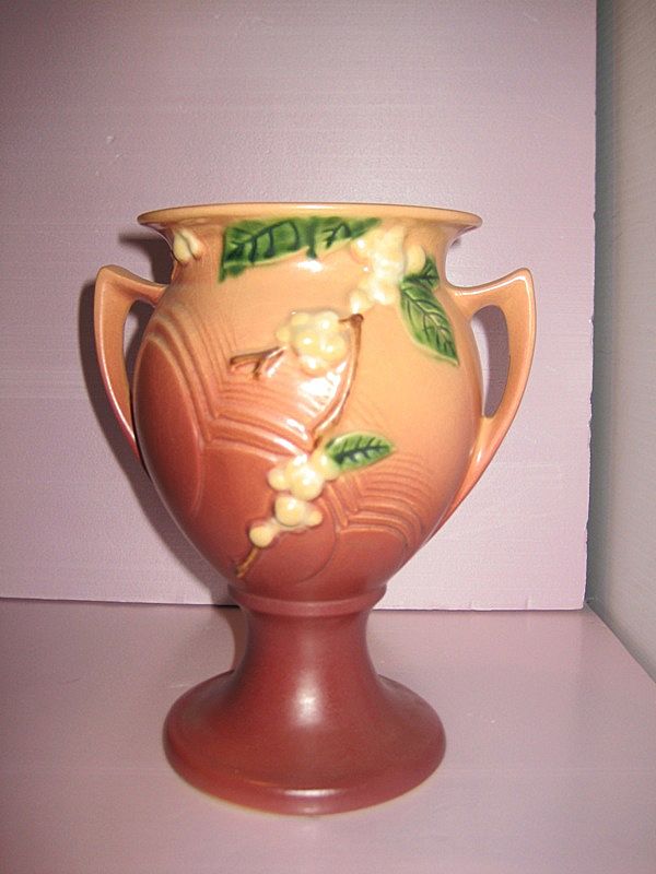 Roseville Snowberry pink Urn Vase Roseville Snowberry pink Urn Vase