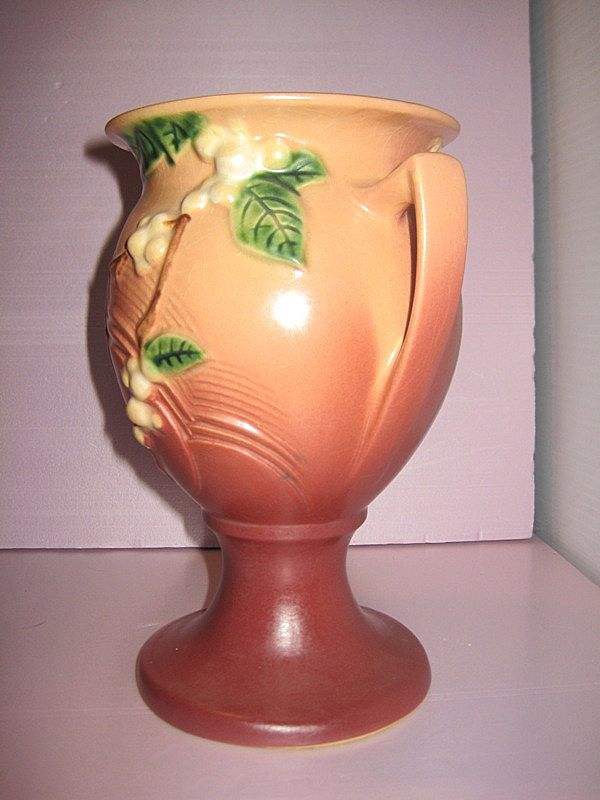 Roseville Snowberry pink Urn Vase Roseville Snowberry pink Urn Vase