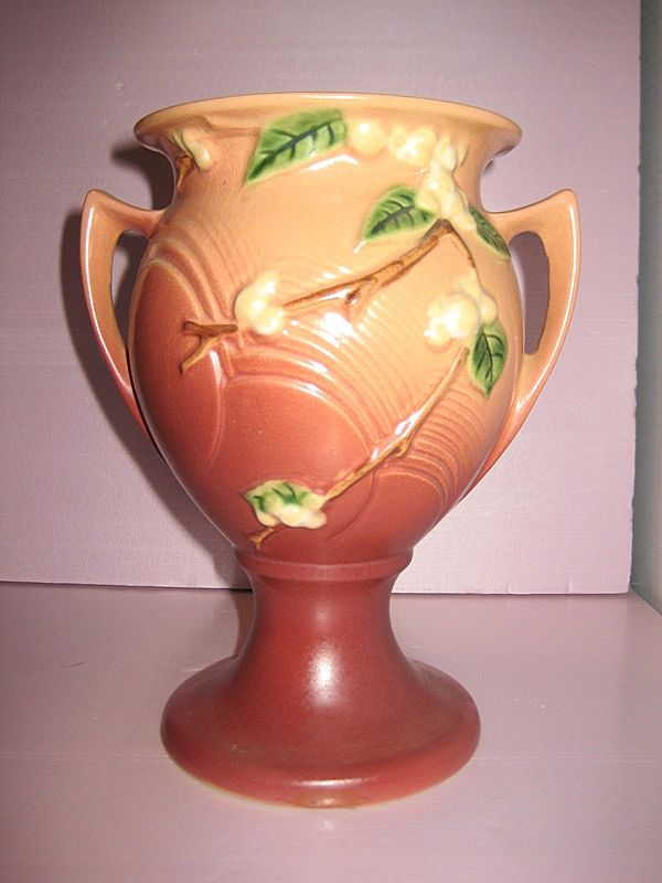 Roseville Snowberry pink Urn Vase Roseville Snowberry pink Urn Vase