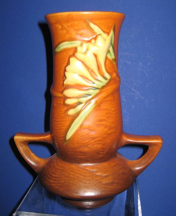 Roseville Freesia Vase 119-7 brown Roseville Freesia Vase 119-7 brown