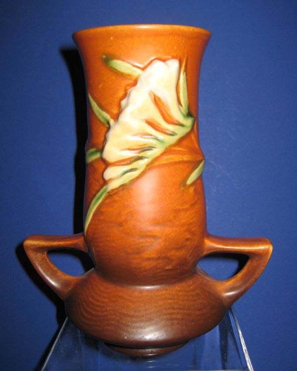 Roseville Freesia Vase 119-7 brown Roseville Freesia Vase 119-7 brown