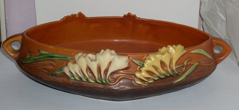 Roseville Freesia Console Bowl 466-10 Roseville Freesia Console Bowl 466-10