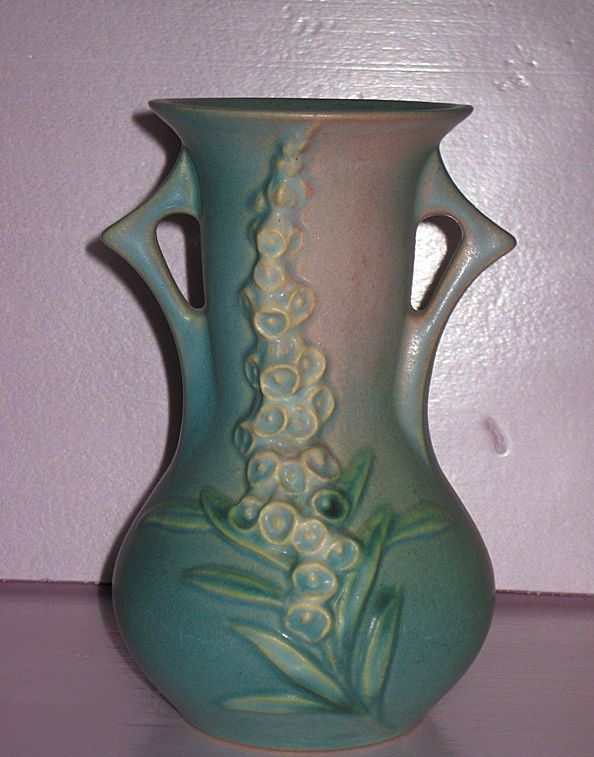 Roseville Foxglove Vase 6" green Roseville Foxglove Vase 6" green